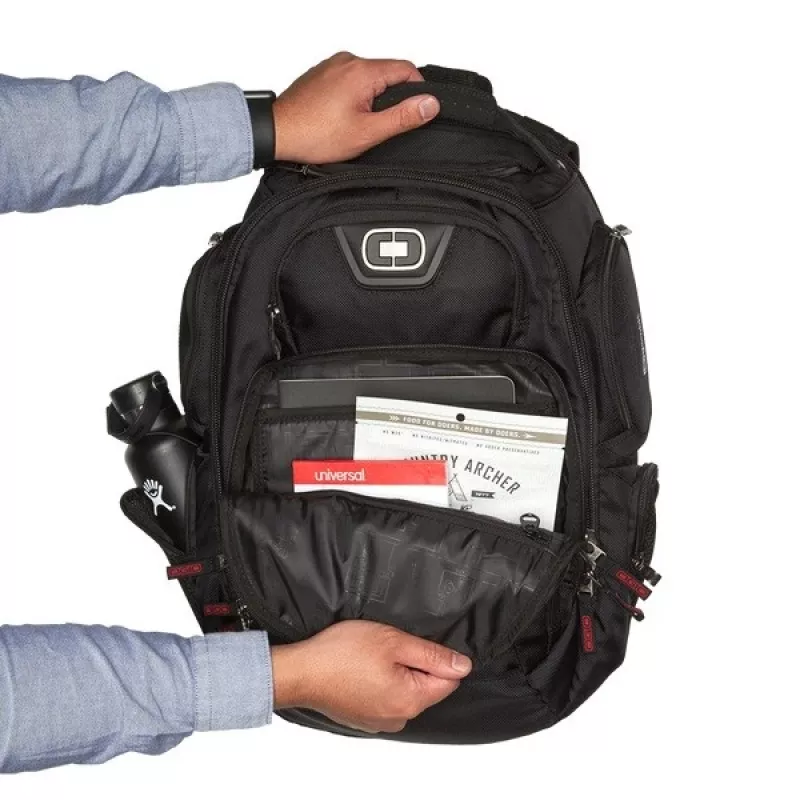 OGIO Mugursoma GAMBIT MELNA P/N: 111072_03