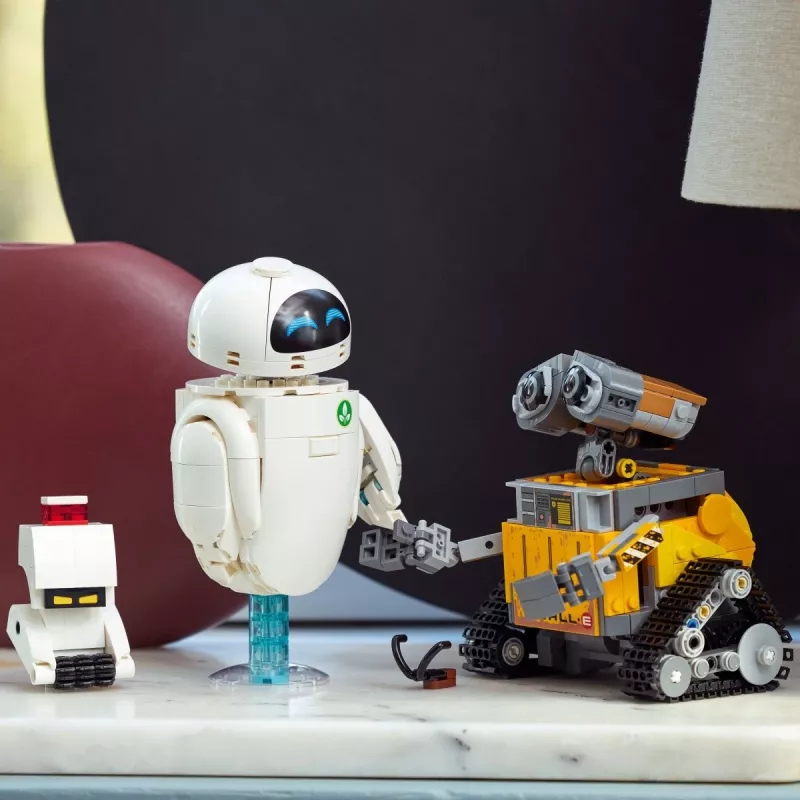 LEGO konstruktors Disney Pixar WALL·E un EVE 43279 — 811 gab., 130 mm augstums, 18+
