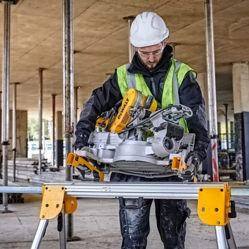 Zāģzāģa statīvs DeWalt DE7033 — alumīnija salokāms statīvs, 4 kājas, pagarināms līdz 2,5 m, kravnesība 227 kg, 16 kg