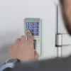 Pirkstu nospiedumu un RFID koda slēdzene QOLTEC 52447 ar IP68 aizsardzību