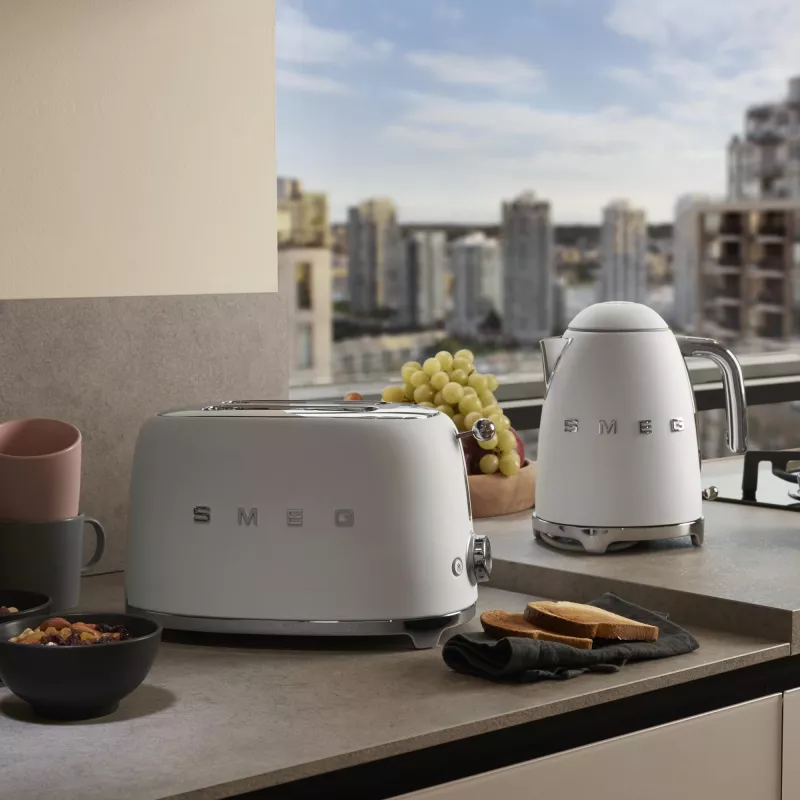 Smeg tējkanna 50style matēti balta KLF03WHMEU