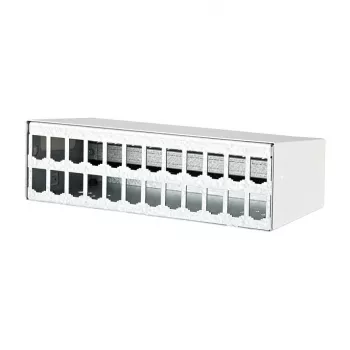 Metz Connect - plākstera paneļa korpuss - virsmas montāža - tīri balta, RAL 9010 - 24 porti (130861-2402-E)