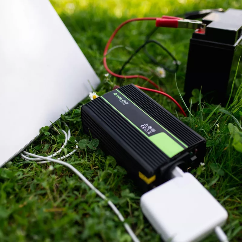 Jaudas pārveidotājs zaļa Cell INV04DE, 24 V ieeja, 230 V izeja, 500 W, 50 Hz, universāls strāvas adapteris, melns