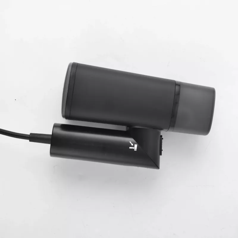Tvaika gludeklis SEVERIN DG 3282 — 1400 W, 0,13 l ūdens tvertne, vertikālā tvaika funkcija, 1,8 m vads, melns