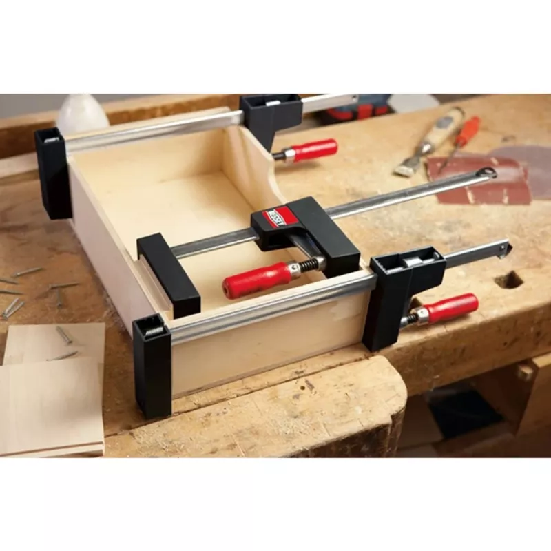 Stieņa skava Bessey UniKlamp UK100, 1000 mm garums, 80 mm rīkles dziļums, melna/sarkana