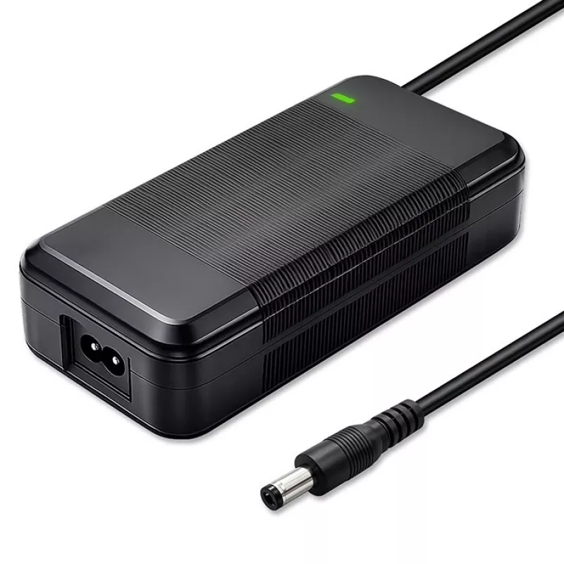 Lādētājs QOLTEC 36V–42V 4A e-velosipēdam, DC spraudnis 5,5×2,1 mm