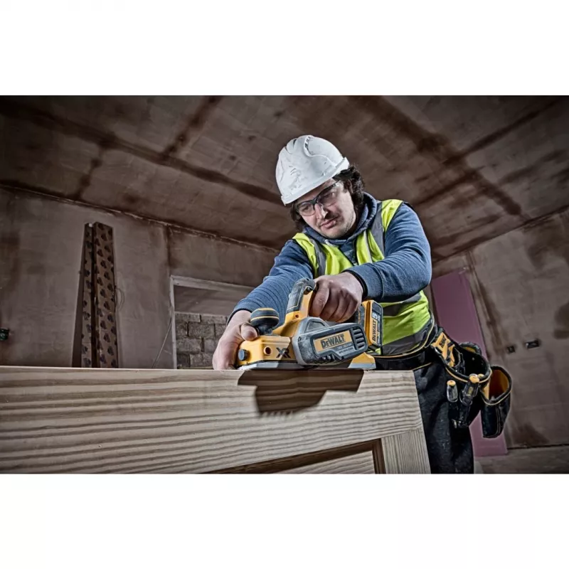 Rokas ēvele DeWALT DCP580N-XJ — bezvada Li-Ion, 82 mm ēvelēšanas platums, 15 000 apgr./min, 2,5 kg