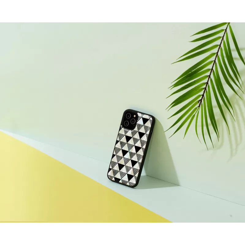 Aizsargājošs tālruņa vāciņš iKins Apple iPhone 12 / 12 Pro — piramīdas raksts, melns