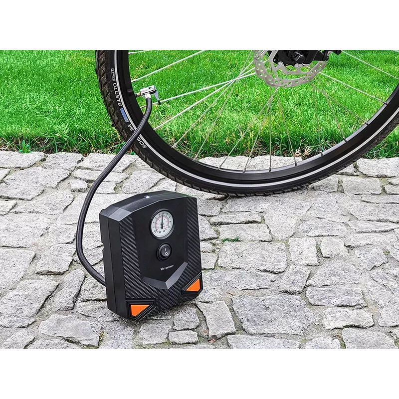 Pārnēsājamais gaisa sūknis TRACER RES-03ML 12V 150 PSI — auto riepu piepūšanas ierīce, 12 V barošana