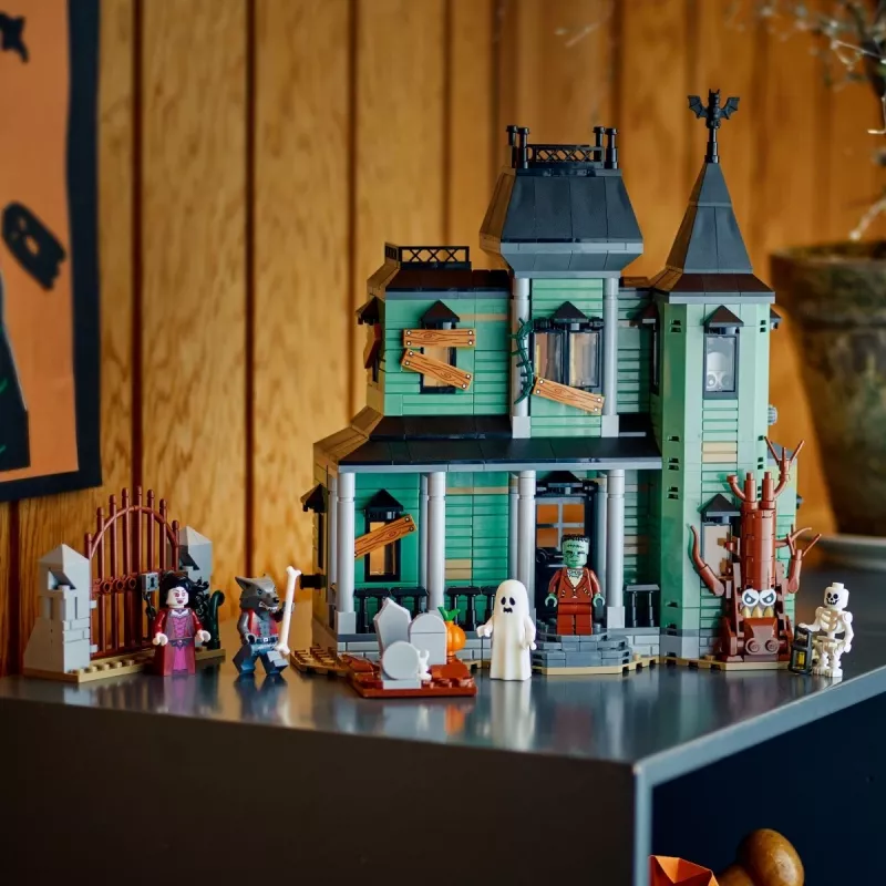 Konstruktors LEGO Creator 3-in-1 Haunted House modelis 31167 — 736 detaļas, 3 būvējumi, 5 minifigūras