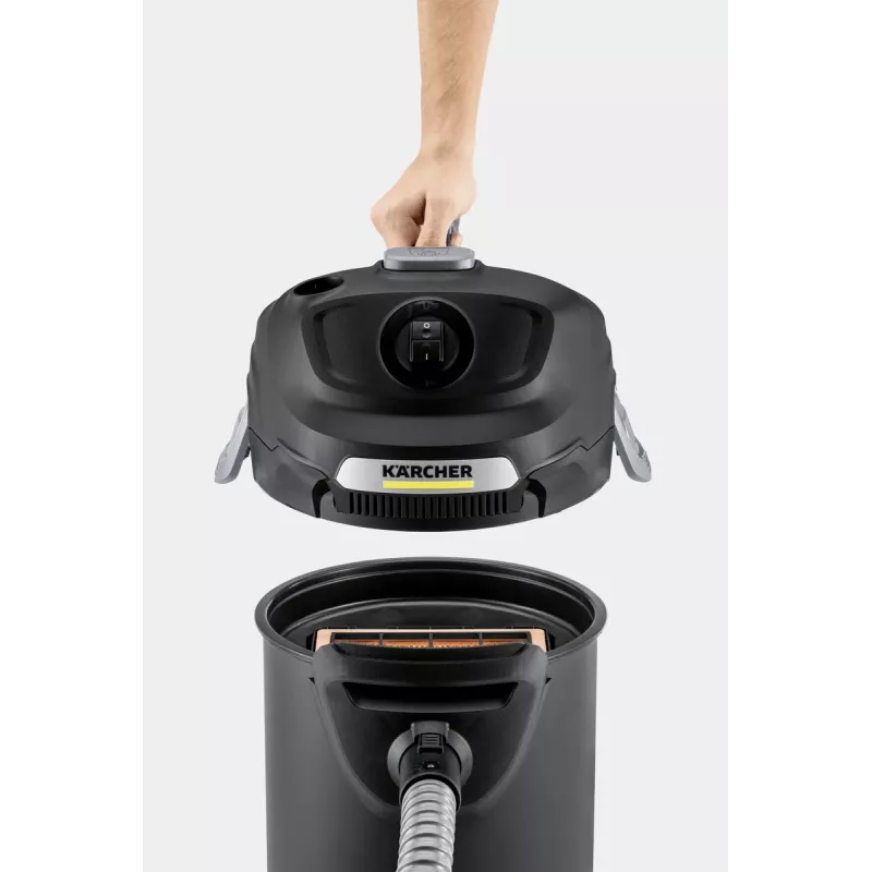 Sausais putekļsūcējs Karcher AD 4 Premium — 17 L, 600 W, bez maisa, metāla šļūtene, hromēta caurule