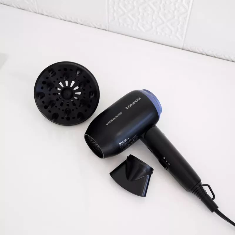 Matu žāvētājs Taurus Studio Glow 1500 — 1400 W, 3 siltuma līmeņi, 2 ātrumi, salokāms, pakarināms, melns