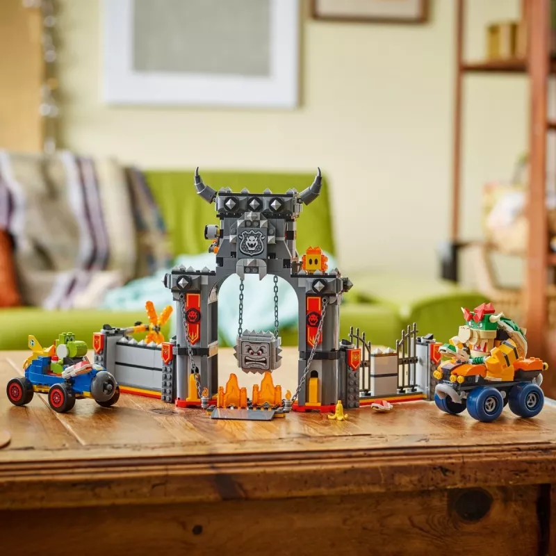 LEGO konstruktora komplekts 72039 Super Mario Bowser cietoksnis ar Mario kartingu, interaktīvs rotaļu komplekts