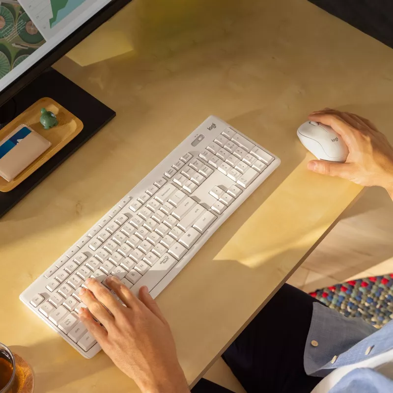Logitech MK295 klusā tastatūras un peles komplekts, balts, bezvadu, izmantojot USB uztvērēju, Šveice, 920-009872
