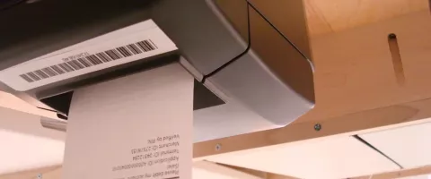 Kases printeri POS sistēmām: termoprintēšanas pamati un papīra ceļvedis