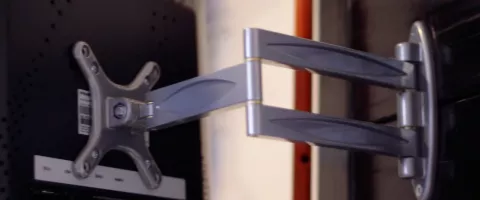 Monitoru kronšteini un stiprinājumi: kā iekārtot ergonomisku darbvietu