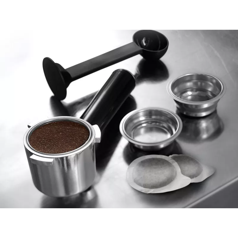 Espresso automāts DeLonghi EC685.R 1.1 L, 15 bāri, pusautomātisks, tvaika caurule, 2 tasīšu ietilpība