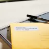 DYMO Autentiskās LabelWriter mazās universālās uzlīmes | 19 mm x 51 mm | Pašlīmējošas | Rullis ar 500 | Viegli nolobāmas uzlīmes | LabelWriter uzlīmju printeriem | Ražots Eiropā