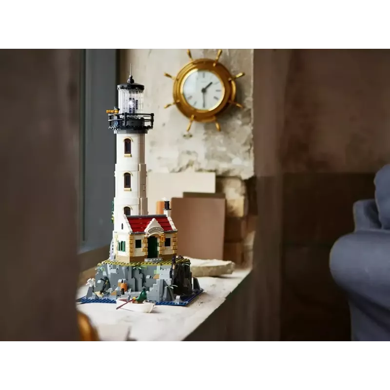 LEGO Ideas 21335 motorizētā bāka – 2 065 detaļas, motorizēta rotējoša gaisma, 18+