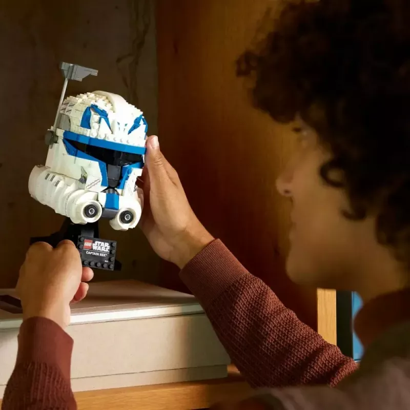 Saliekama displeja ķivere LEGO Star Wars Captain Rex 75349 — 854 detaļas, pieaugušo kolekcijas priekšmets (18+)