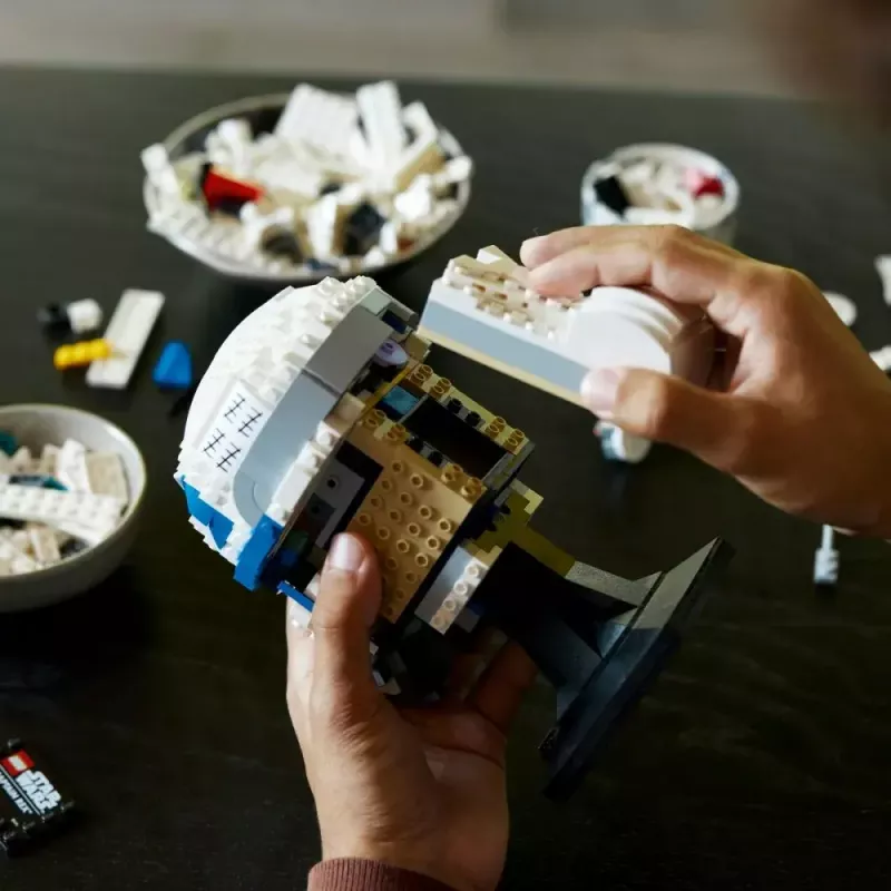 Saliekama displeja ķivere LEGO Star Wars Captain Rex 75349 — 854 detaļas, pieaugušo kolekcijas priekšmets (18+)