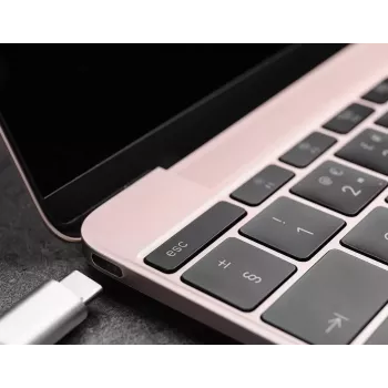 D-Link 6-in-1 USB-C centrmezgls ar HDMI/karšu lasītāju/barošanas padevi