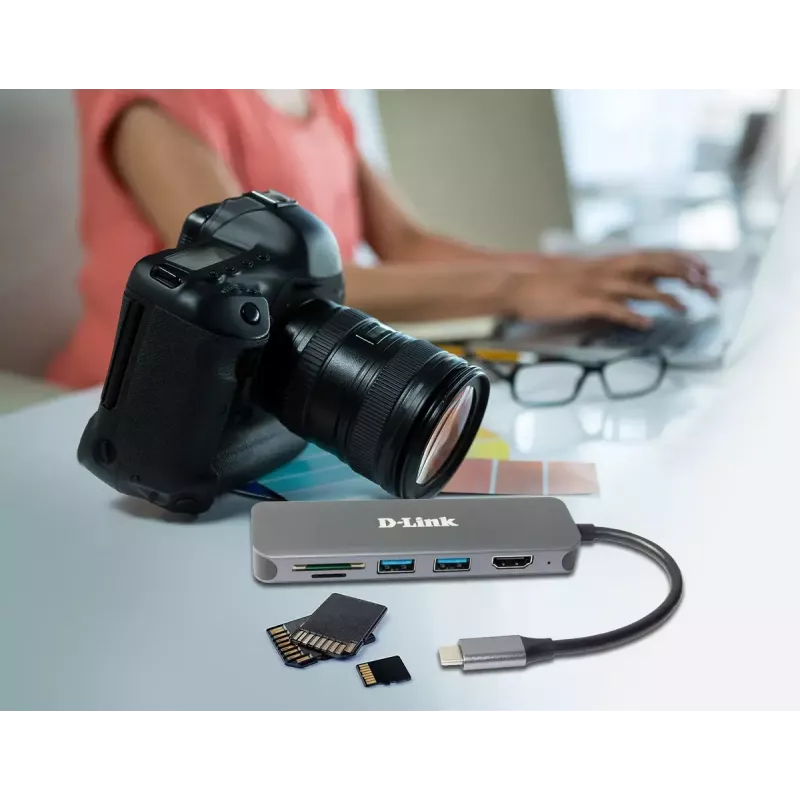 D-Link 6-in-1 USB-C centrmezgls ar HDMI/karšu lasītāju/barošanas padevi