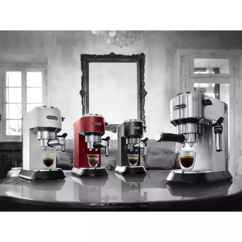De’Longhi Dedica Style EC 685.BK daļēji automātiska espresso automāts 1,1 L