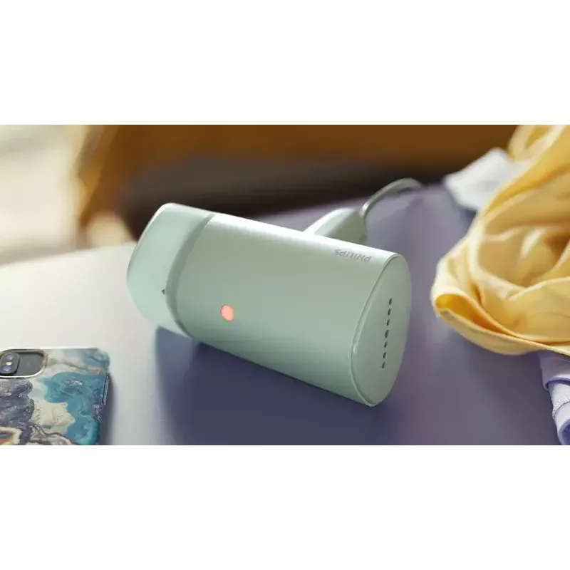 Rokas apģērbu tvaicētājs Philips 3000 sērija STH3010/70 — 1000 W, 20 g/min nepārtraukta tvaika plūsma, 2 m vads, salokāms, noņemama tvertne