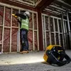 Brīvi stāvošs darba gaismeklis DeWalt DCL077-XJ, 2000 lm, IP54, bezvada (akumulators jāiegādājas atsevišķi)