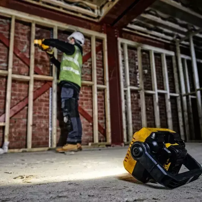 Brīvi stāvošs darba gaismeklis DeWalt DCL077-XJ, 2000 lm, IP54, bezvada (akumulators jāiegādājas atsevišķi)