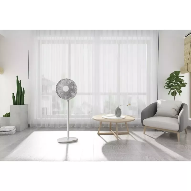 Stāvošais ventilators Xiaomi Mi Smart Standing Fan 2 Lite PYV4007GL — 35,6 cm, 7 lāpstiņas, 3 ātrumi, 45 W, 90° svārstības, regulējams augstums 642–1000 mm, balts