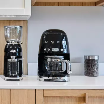 Pilienveida kafijas automāts Smeg 1,4 L DCF02BLEU