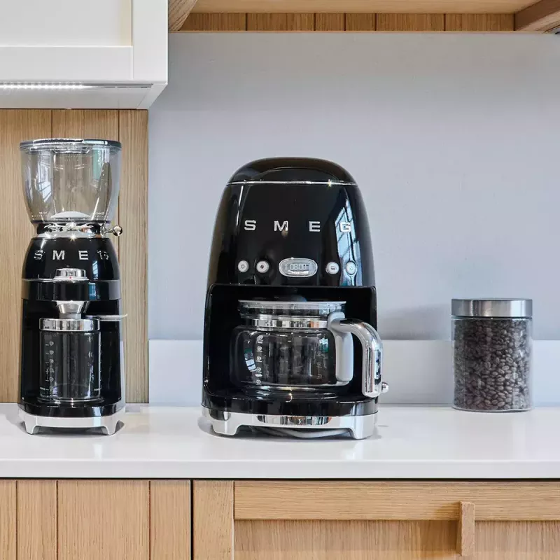 Pilienveida kafijas automāts Smeg 1,4 L DCF02BLEU