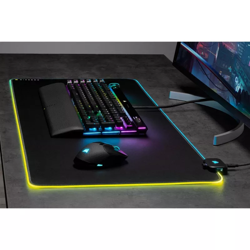 Spēļu peles paliktnis CORSAIR MM700 RGB — 930×400 mm, 4 mm biezums, gumijas pamatne, ar USB darbināms LED fona apgaismojums, melns