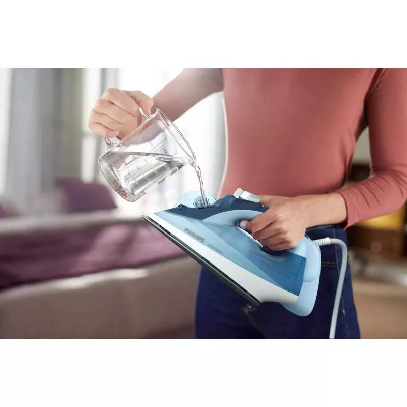 Tvaika gludeklis Philips DST5030/20 — 2400W, 0,32 L tvertne, SteamGlide Plus gludvirsma, 45 g/min nepārtraukts tvaiks, 180 g/min pastiprinājums, Zils