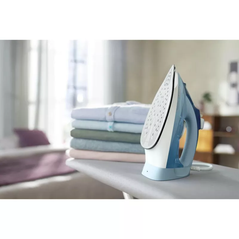 Tvaika gludeklis Philips DST5030/20 — 2400W, 0,32 L tvertne, SteamGlide Plus gludvirsma, 45 g/min nepārtraukts tvaiks, 180 g/min pastiprinājums, Zils