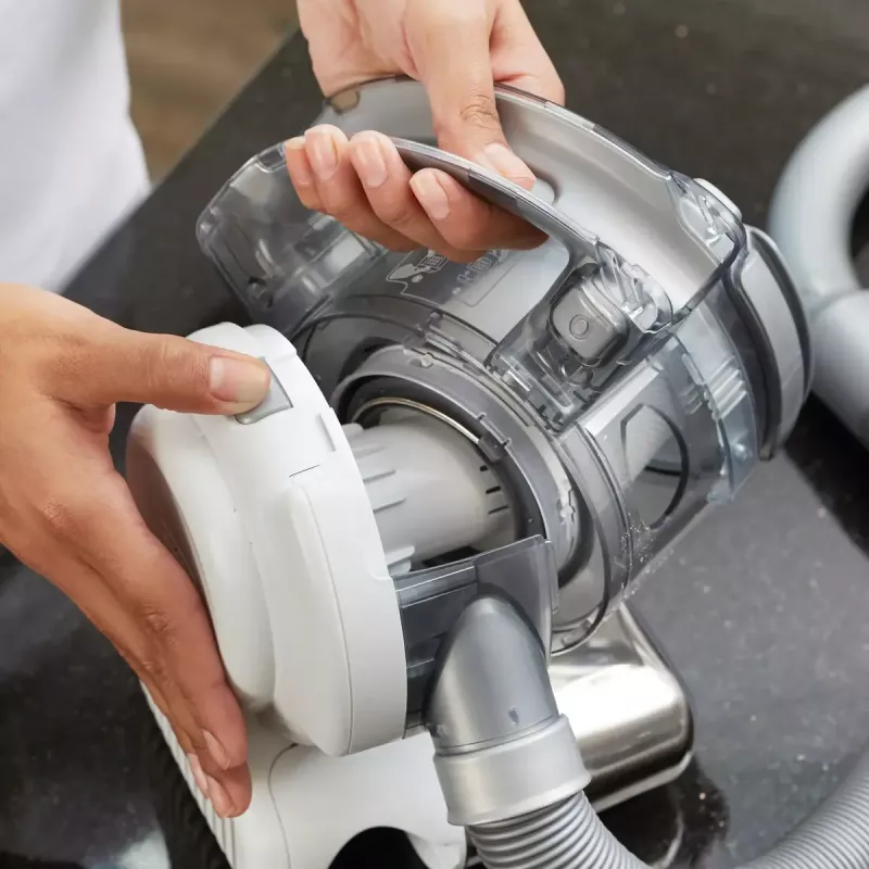 Rokas putekļsūcējs Melns & Decker PD1820L-QW — 18V Li‑Ion, 1,5Ah, 0,56L bezmaisa, 15 min darbības laiks