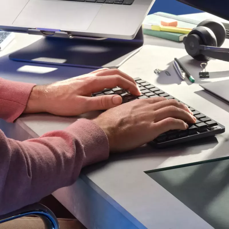 LOGITECH Mx Mechanical Mini Minimālistiska bezvadu apgaismota tastatūra - Grafīts, taustes klusā, QWERTY US/Int'l