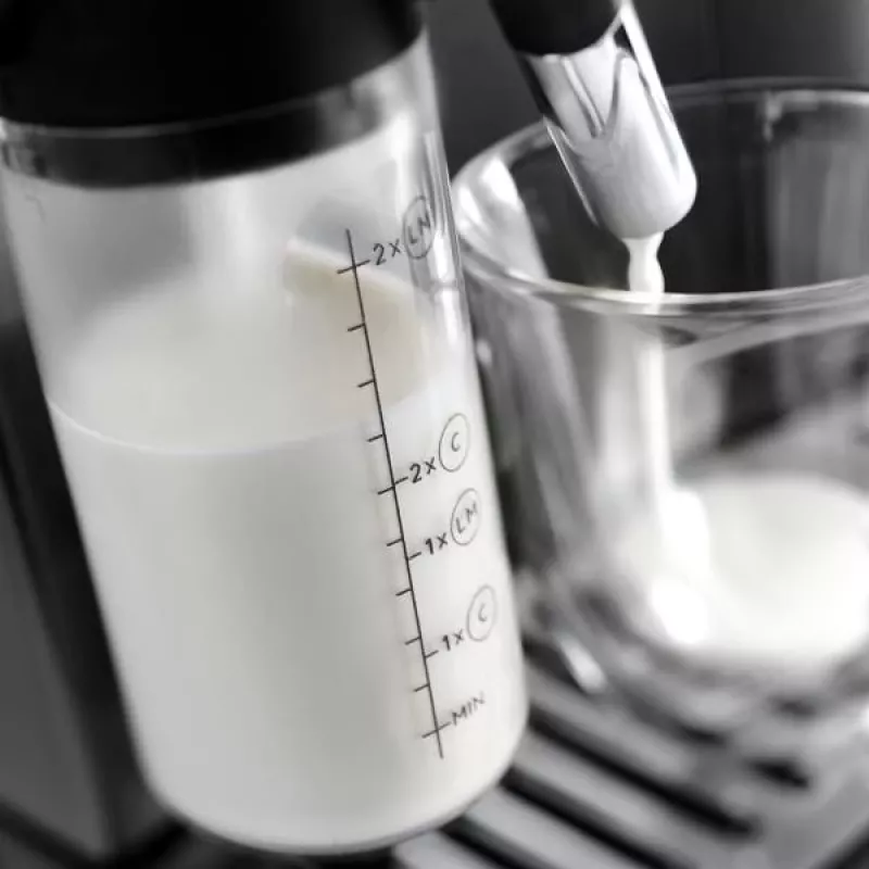 Espresso automāts De’Longhi Magnifica Evo ECAM290.81.TB — pilnībā automātisks, 1,8 L ūdens tvertne, 250 g pupiņu tvertne, 15 bāri, skārienjutīga vadība
