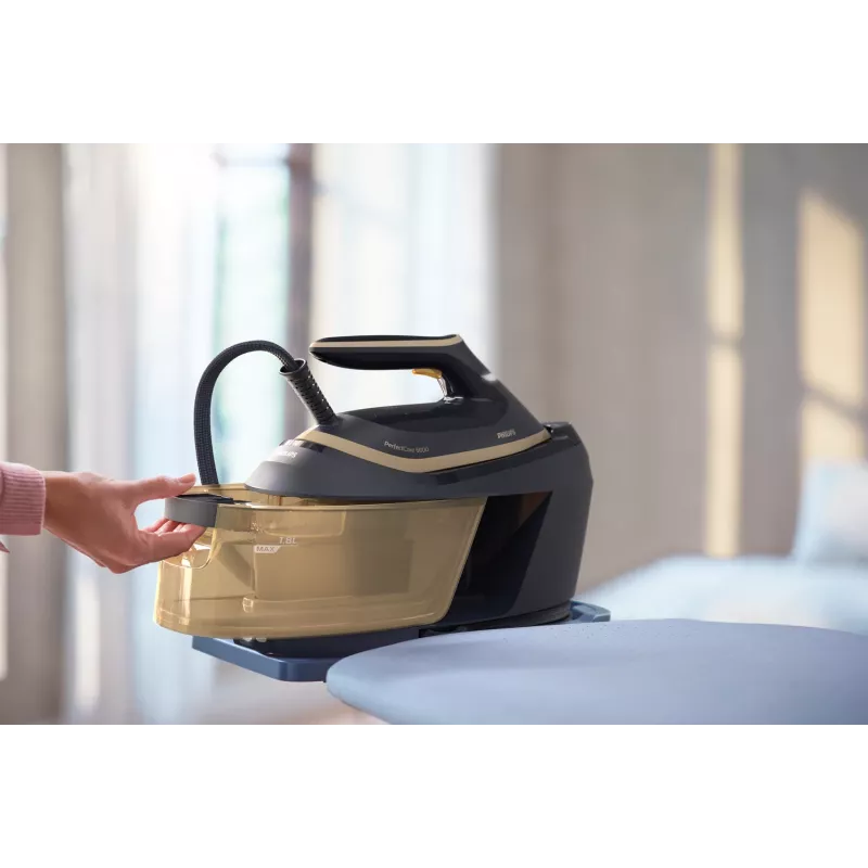 Tvaika gludināšanas stacija Philips PSG6066/20 — 2400 W, 600 g/min pastiprinājums, 1,8 L tvertne, SteamGlide Advanced zole