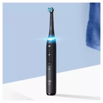 Oral-B iO Series 5 pieaugušo vibrējoša zobu birste Melna