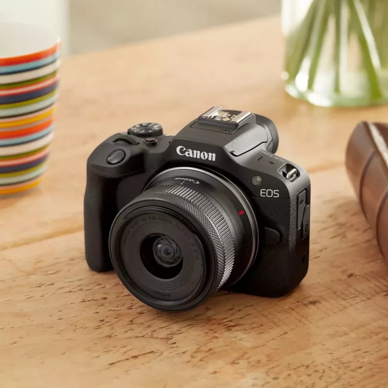 Canon EOS R100 + RF-S 18-45mm F4.5-6.3 IS STM komplekts MILC 24.1 MP CMOS 6000 x 4000 pikseļi Melns