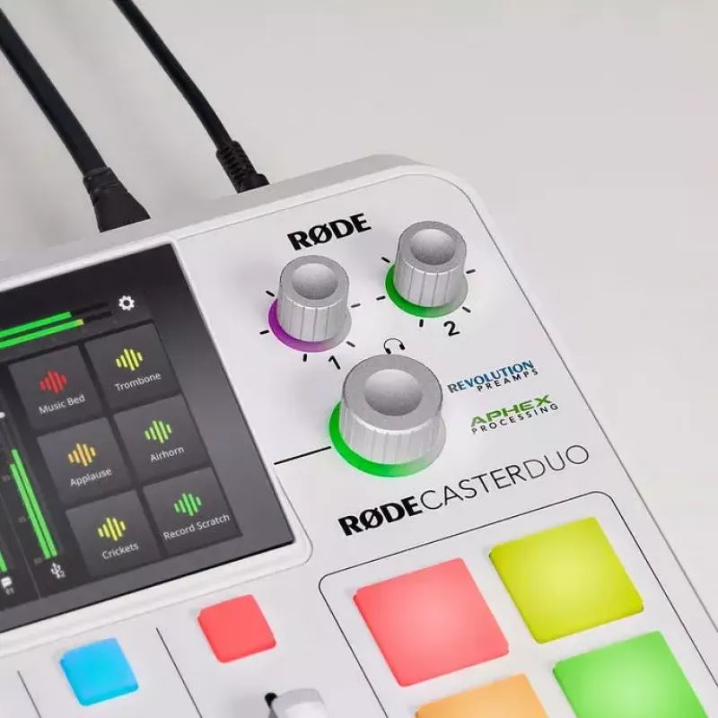 Audio interfeiss Rode RodeCaster Duo balts — 2 kanālu USB podkāstu pults ar mikseri un priekšpastiprinātājiem