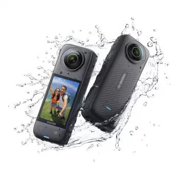 Action kamera Insta360 X4 — 72 MP, 8K (7680×3840) CMOS, 1/2 collu sensors, iebūvēts displejs, Wi‑Fi, 120 kadri/s, MicroSD, 602 g, melna