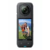 Action kamera Insta360 X4 — 72 MP, 8K (7680×3840) CMOS, 1/2 collu sensors, iebūvēts displejs, Wi‑Fi, 120 kadri/s, MicroSD, 602 g, melna