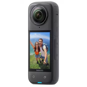 Action kamera Insta360 X4 — 72 MP, 8K (7680×3840) CMOS, 1/2 collu sensors, iebūvēts displejs, Wi‑Fi, 120 kadri/s, MicroSD, 602 g, melna