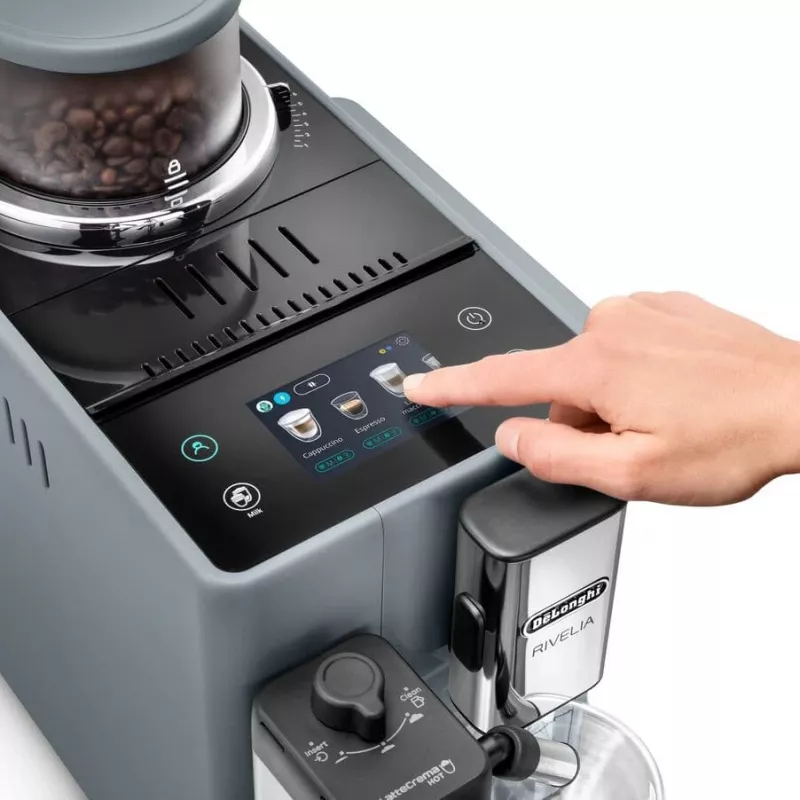 Espresso automāts De’Longhi Rivelia EXAM440.55.g — pilnībā automātisks, 1,4 L ūdens tvertne, 250 g dzirnaviņas, 19 bāri, TFT skārienekrāns