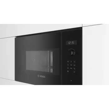 Iebūvējamā solo mikroviļņu krāsns Bosch Serie 6 BFL554MB0 – 900 W, 25 L, rotācijas un skārienvadība, melna