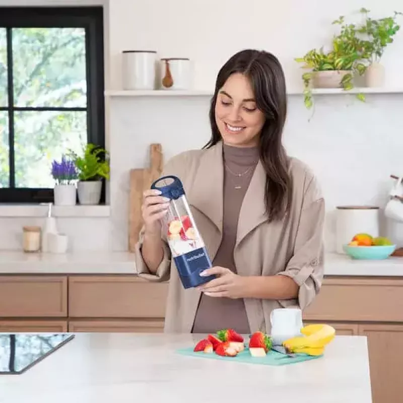 Sporta blenderis NUTRIBULLET Portable 0,475 L, darbināms ar baterijām, nerūsējošā tērauda asmeņi, Tritan bļoda, tumši zila